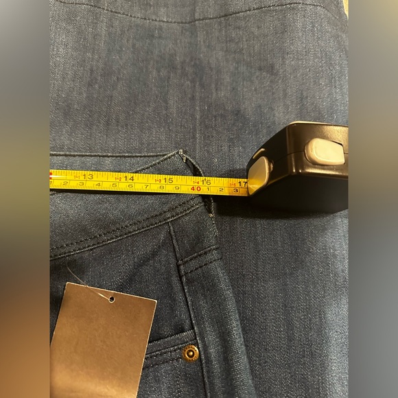 Burberry Women's Blue Denim Jeans brand new with tag - Picture 10 of 10